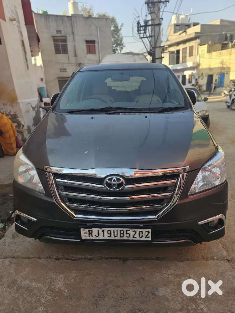 Toyota Innova 2012 दिसंबर महीने की Arjent Sell