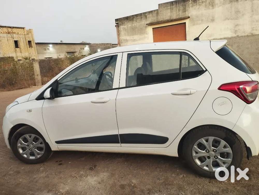Hyundai Grand I10 2015 Cng & Hybrids Good Condition