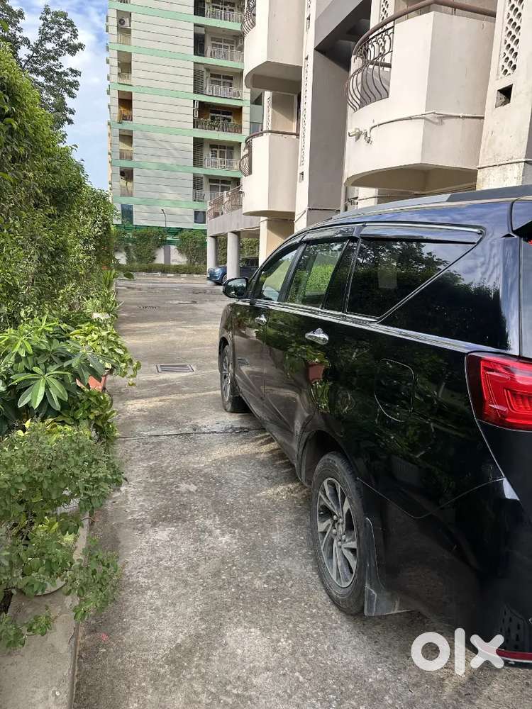 Toyota Innova Crysta 2024