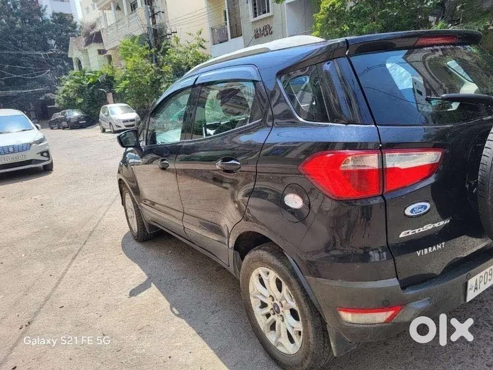 Showroom Track Automatic Ford Ecosport Titanium Petrol 2014 At Amt