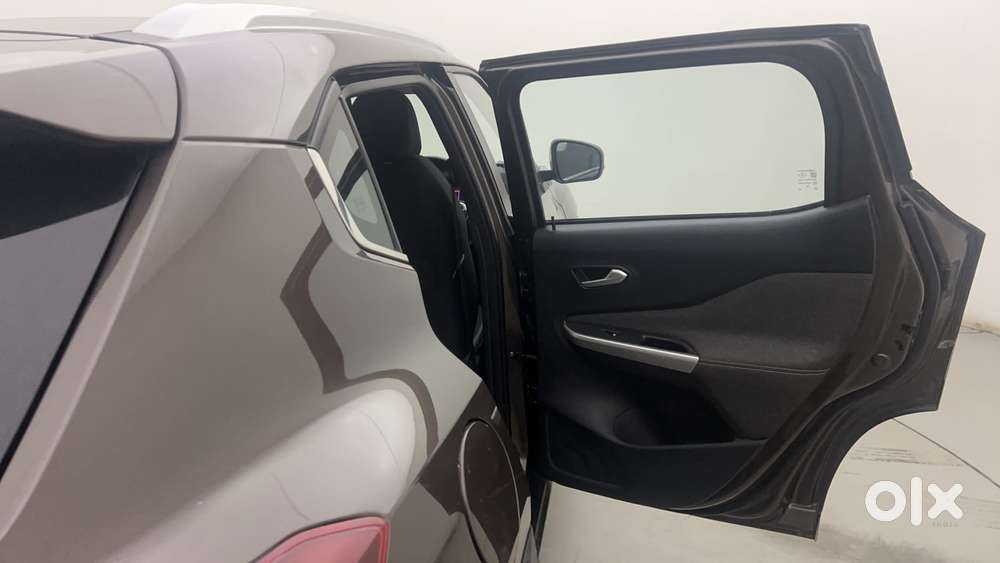 Nissan Magnite 1.0 Xv Premium Turbo Cvt, 2023, Petrol