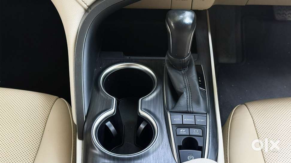 Toyota Camry 2.5 Hybrid, 2023, Petrol