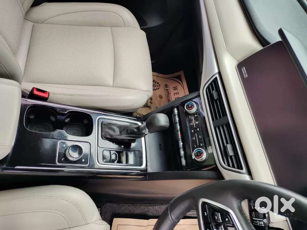 Mahindra Xuv700 2.2 Ax 7 Diesel At Luxury Pack Str Awd, 2022, Diesel