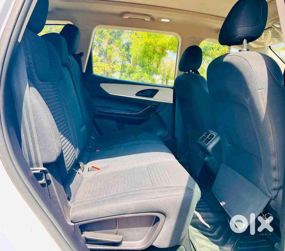 Mahindra Xuv700 2.2 Ax 5 Diesel At 7 Str, 2023, Diesel