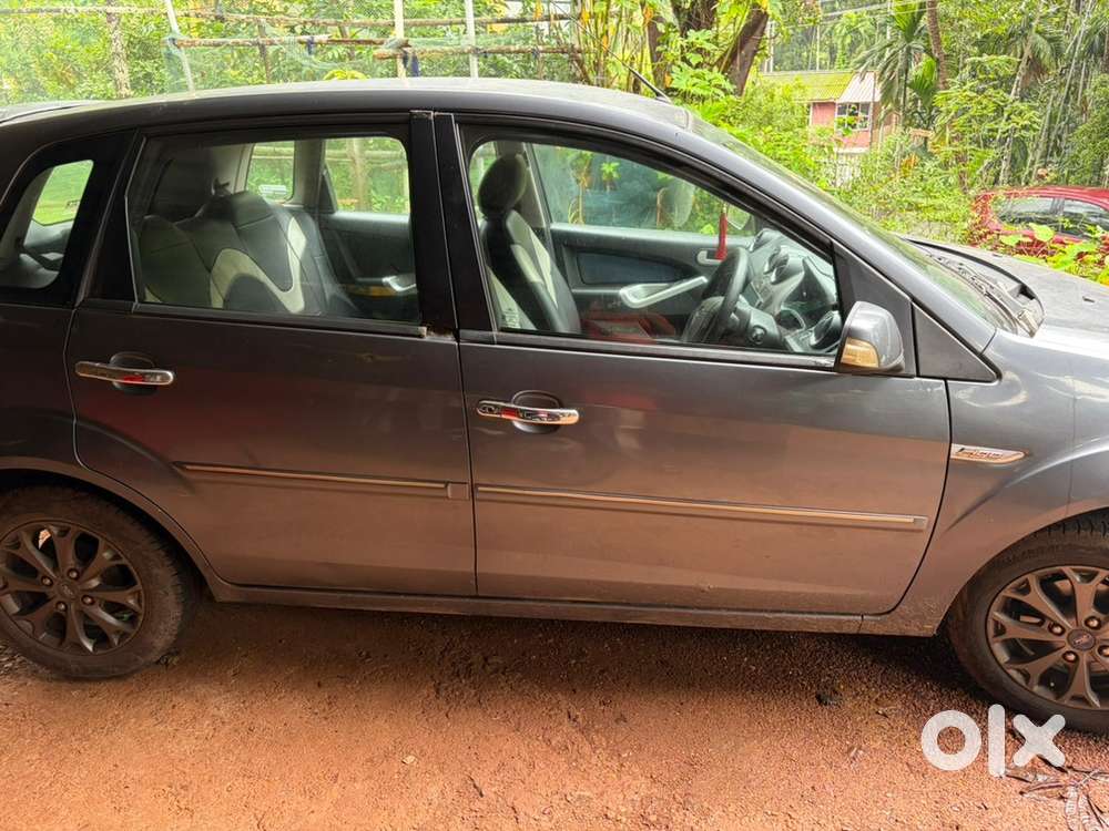 Ford Figo Petrol 2015