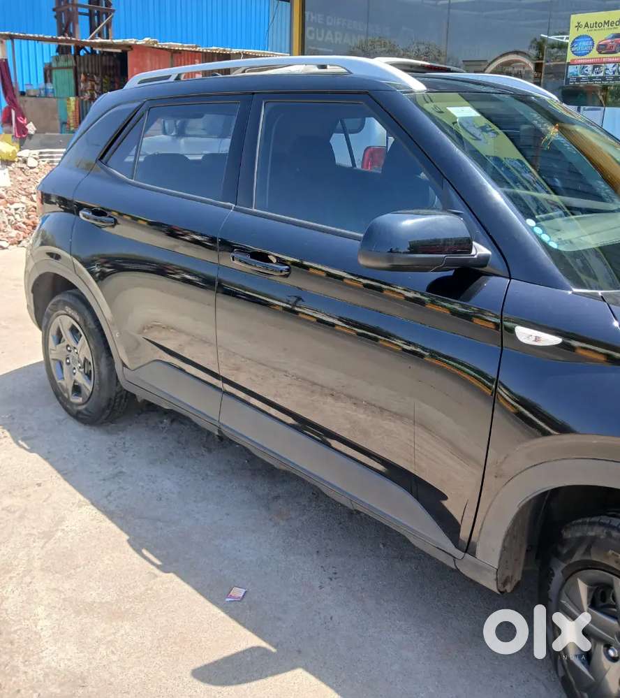 Hyundai Venue 2023 Petrol Well Maintained