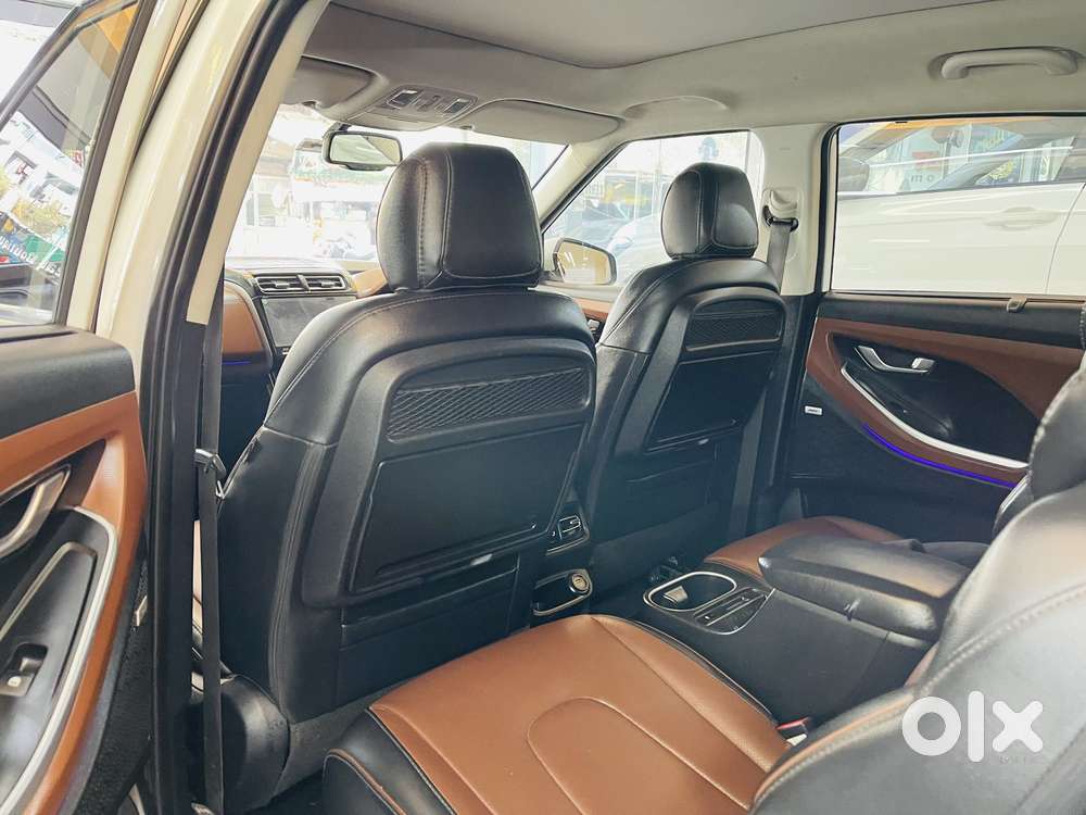 Hyundai Alcazar 2.0 Signature (o) Petrol At 6 Str Dual Tone, 2021, P..