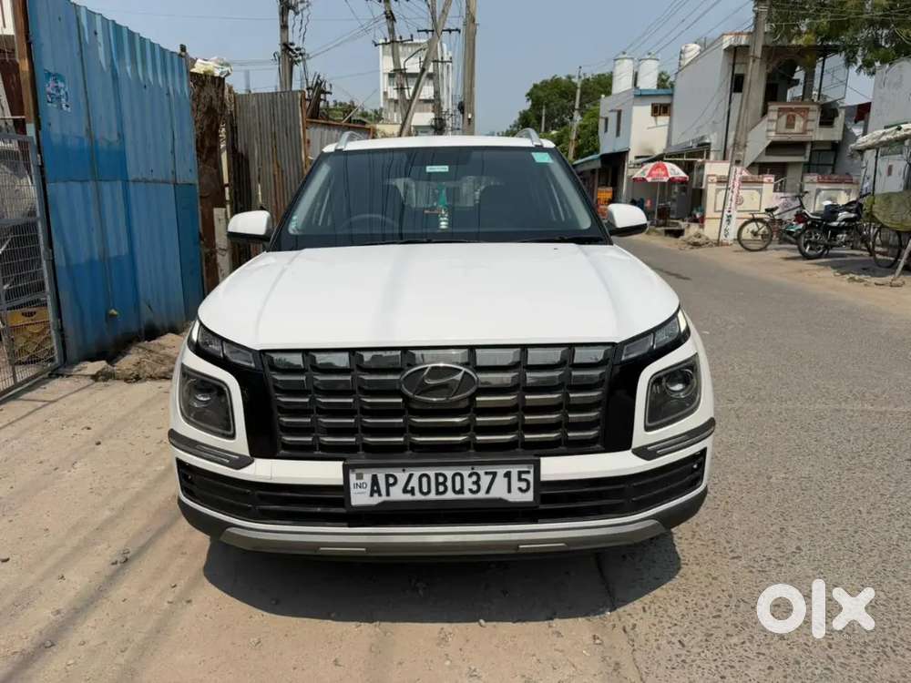 Hyundai Venue 2024 Petrol 11500 Km Driven