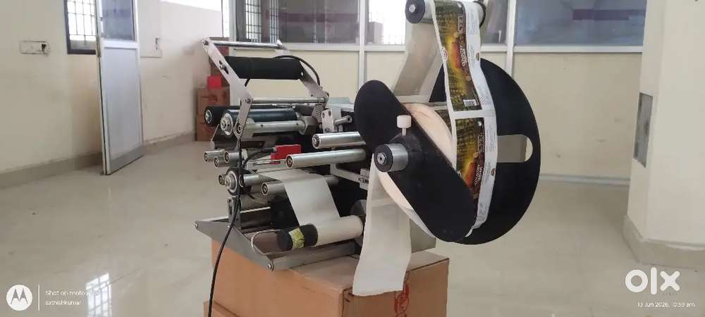Label fixing machine