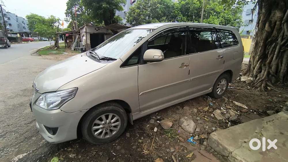Toyota Innova 2.5 V Top Model 2012