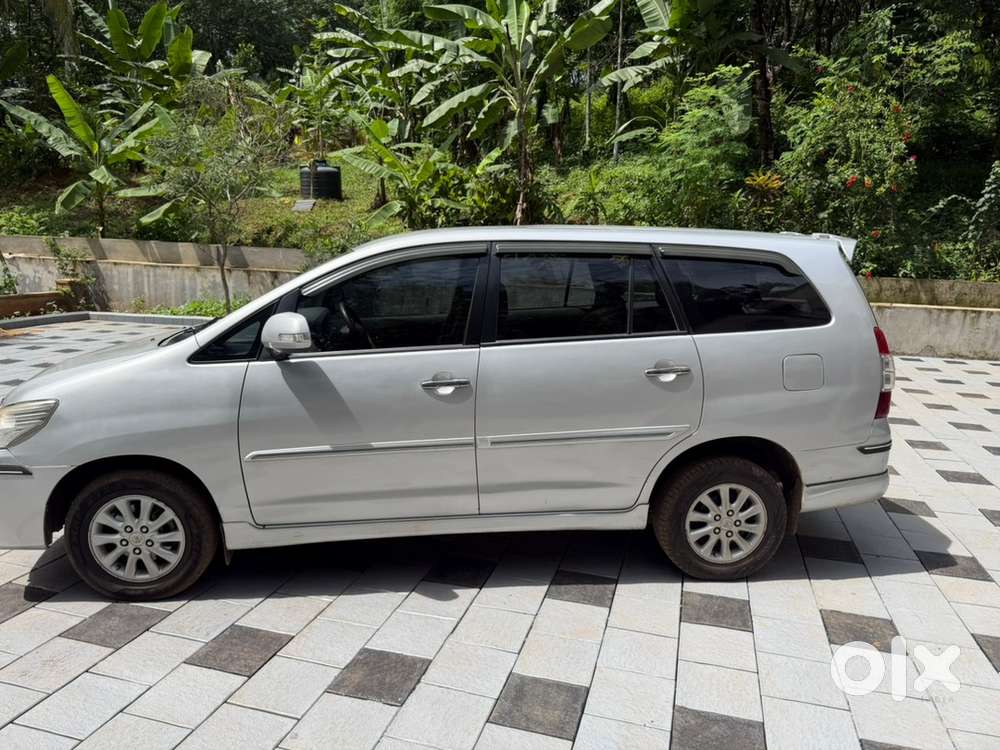 Tayota Innova 2012 V Option