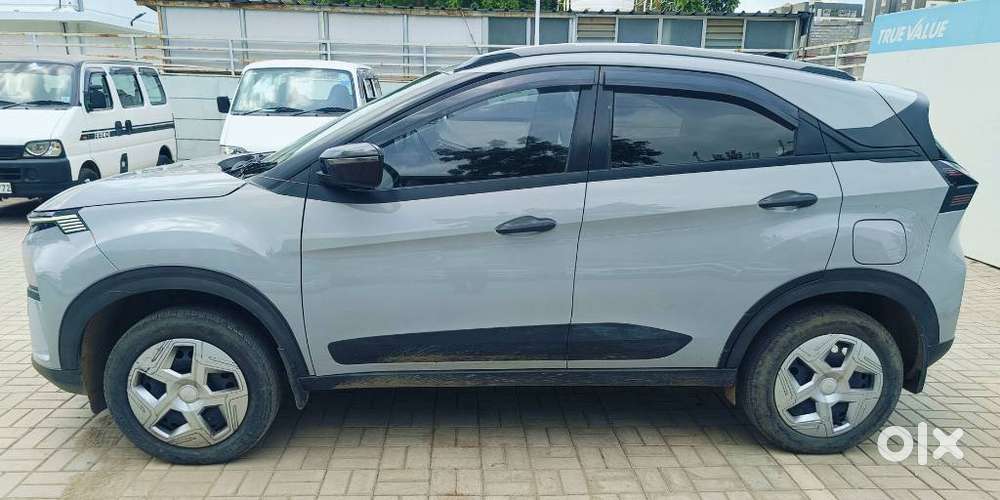 Tata Nexon Pure 1.2 Revotron Petrol 6 Mt, 2024, Cng & Hybrids