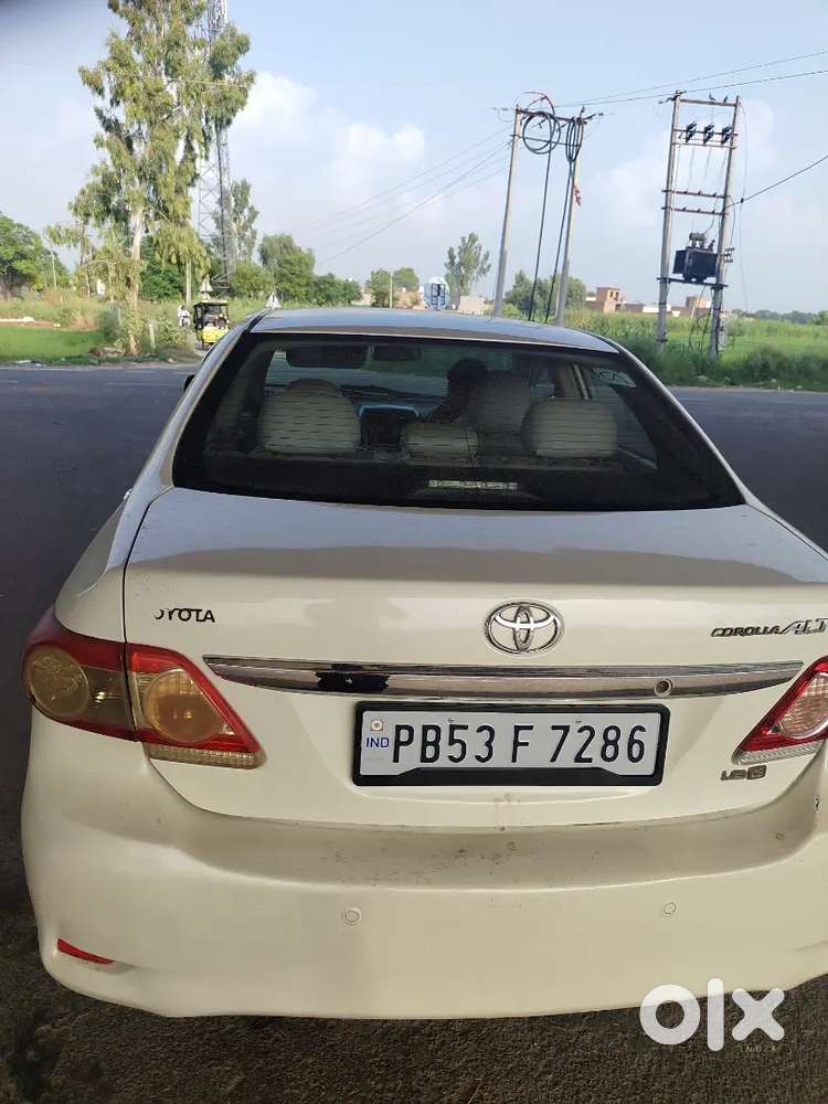 Toyota Corolla Altis 2011 Manual Car