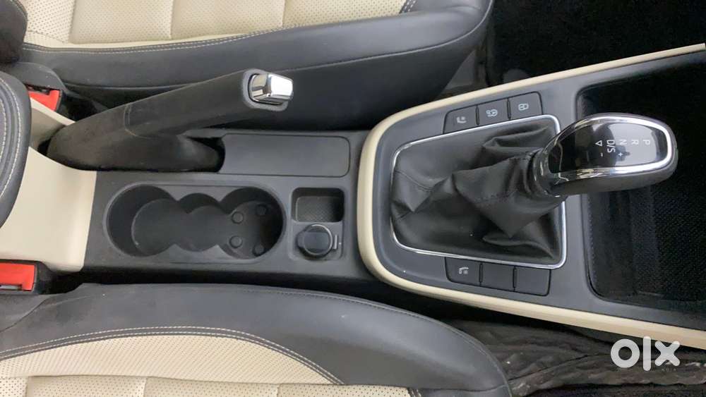 Skoda Slavia 1.0 Tsi Style At, 2024, Petrol