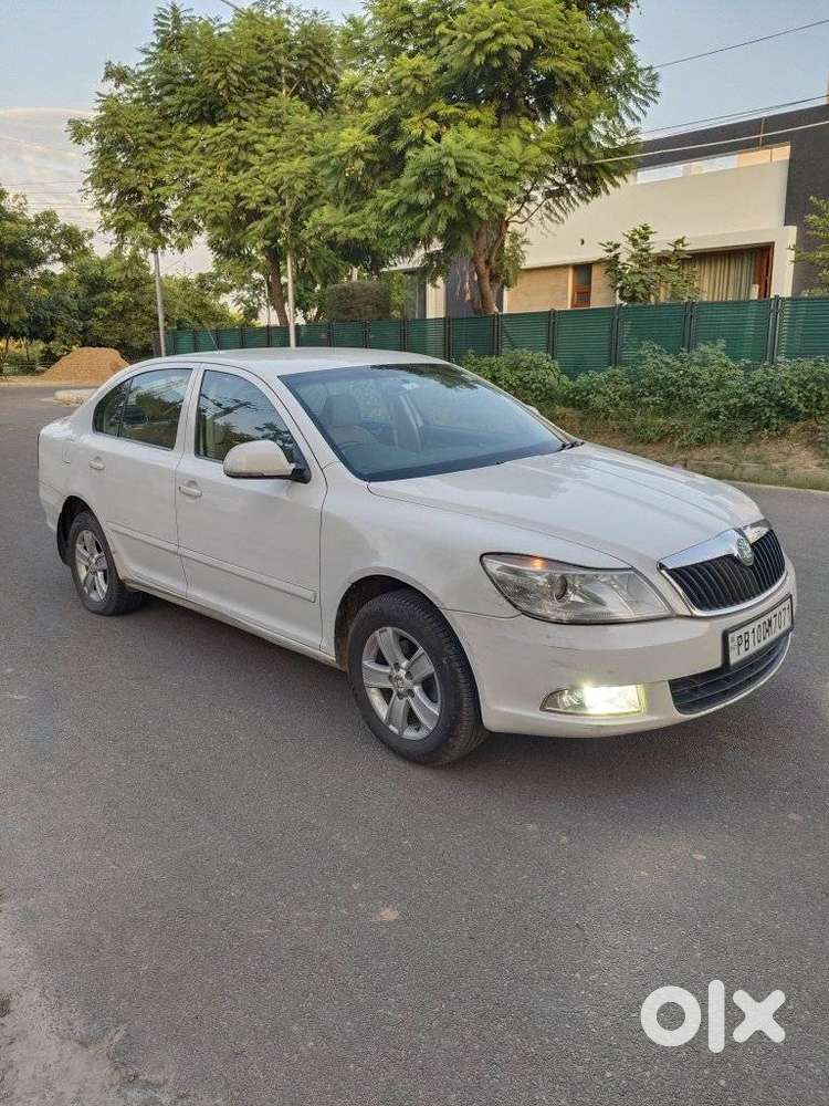 Skoda Laura Ambiente 2.0 Tdi Cr Manual, 2013, Diesel