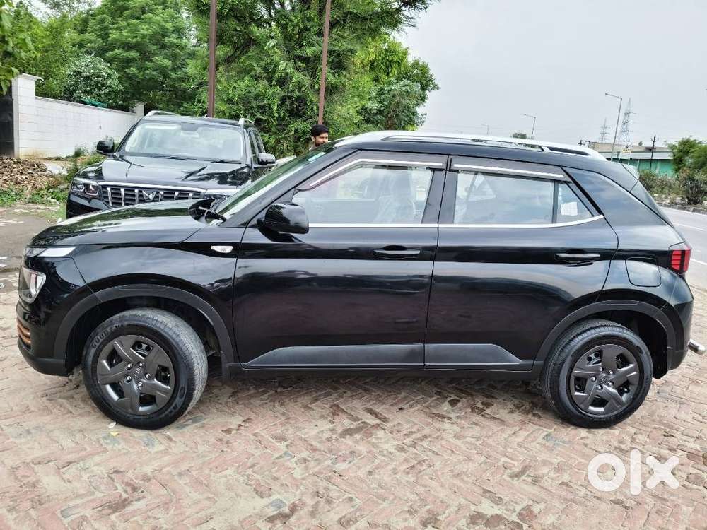 Model 28 March 2023 New Brand Hyundai Venue Car