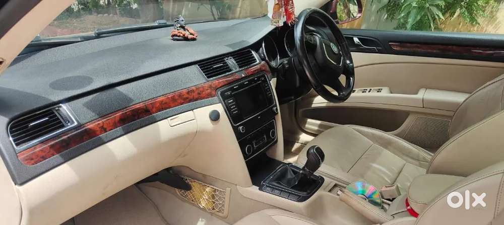 Skoda Superb 2011 Petrol 70000 Km Driven