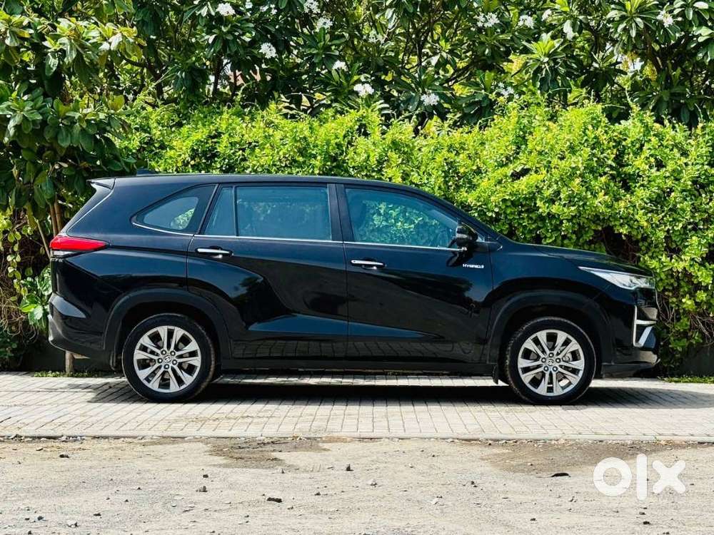 Toyota Innova Hycross 2.0 Zx Hybrid 7 Str, 2025, Petrol