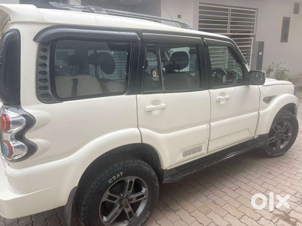 Mahindra Scorpio S6 Plus Diesel 2015