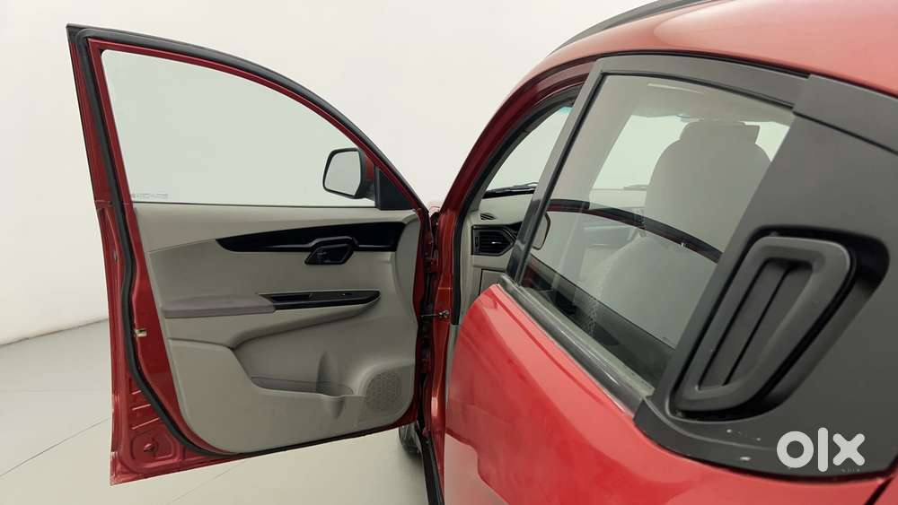 Mahindra Kuv 100 2016-2017 Mfalcon G80 K6 5str, 2016, Petrol