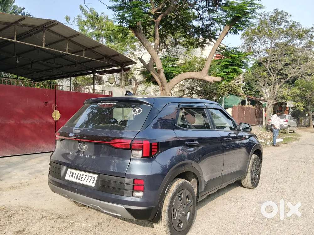 Hyundai Venue 2023 Petrol 33000 Km Driven Single Owner