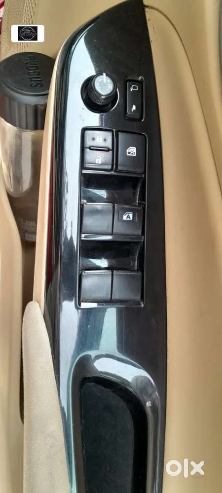 Toyota Yaris V Cvt, 2018, Petrol
