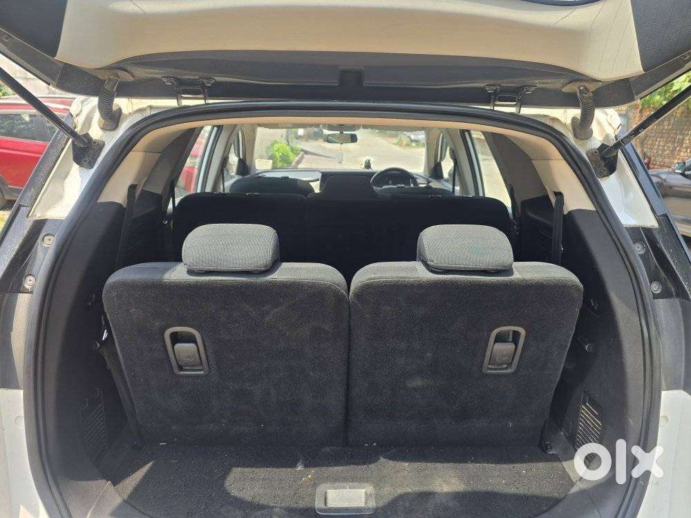 Mahindra Xuv700 2.2 Ax 5 Diesel At 7 Str, 2024, Diesel