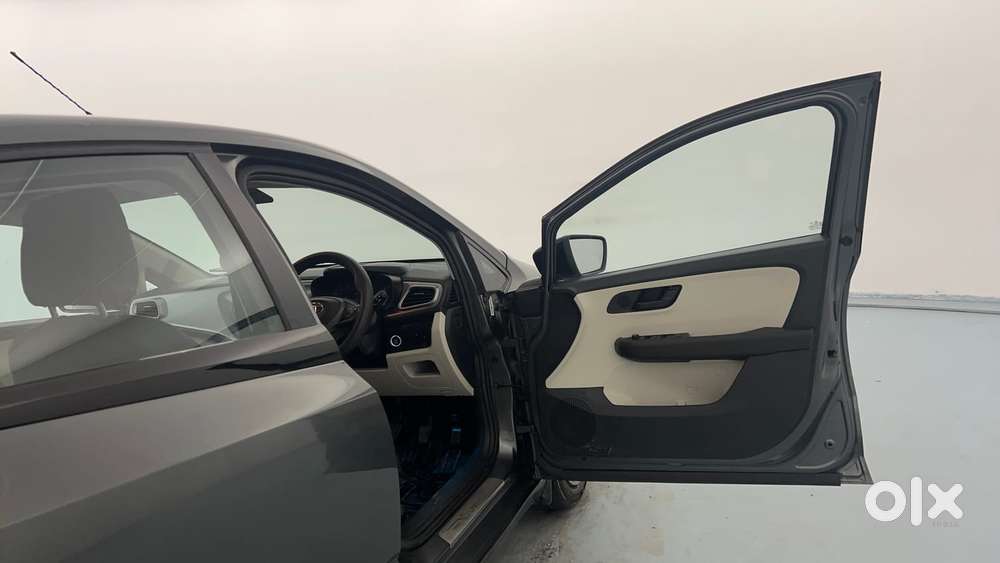 Tata Altroz 1.2 Xt, 2022, Petrol