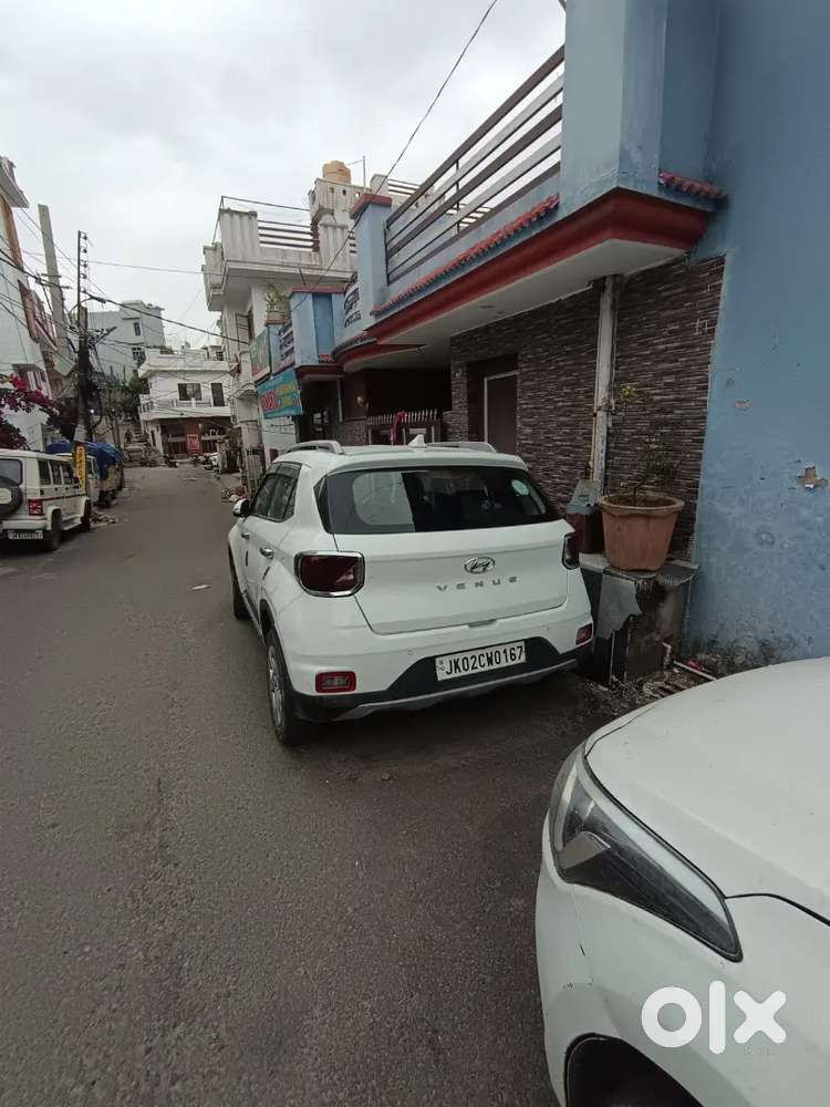 Hyundai Venue 2022 Petrol Well Maintained