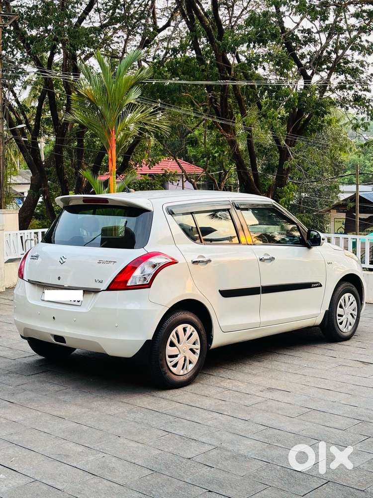 Maruti Suzuki Swift Vxi + Manual, 2017, Petrol