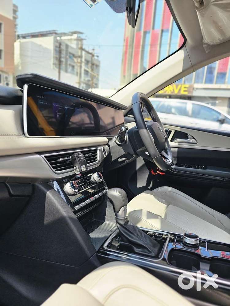 Mahindra Xuv700 Ax7l