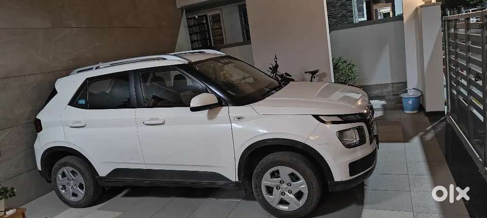 Hyundai New Venue 2022 Petrol  53000km Driven