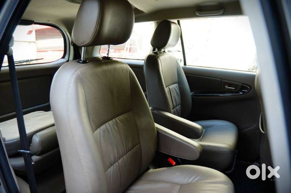 Toyota Innova 2.5 Z Diesel 7 Seater Bs Iv, 2015, Diesel