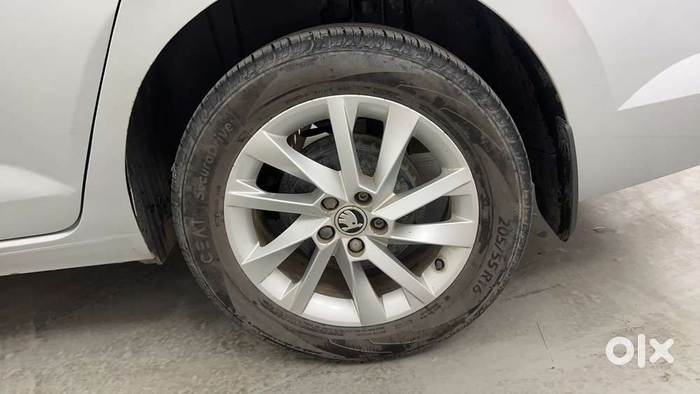 Skoda Slavia Ambition 1.0l Tsi At, 2022, Petrol