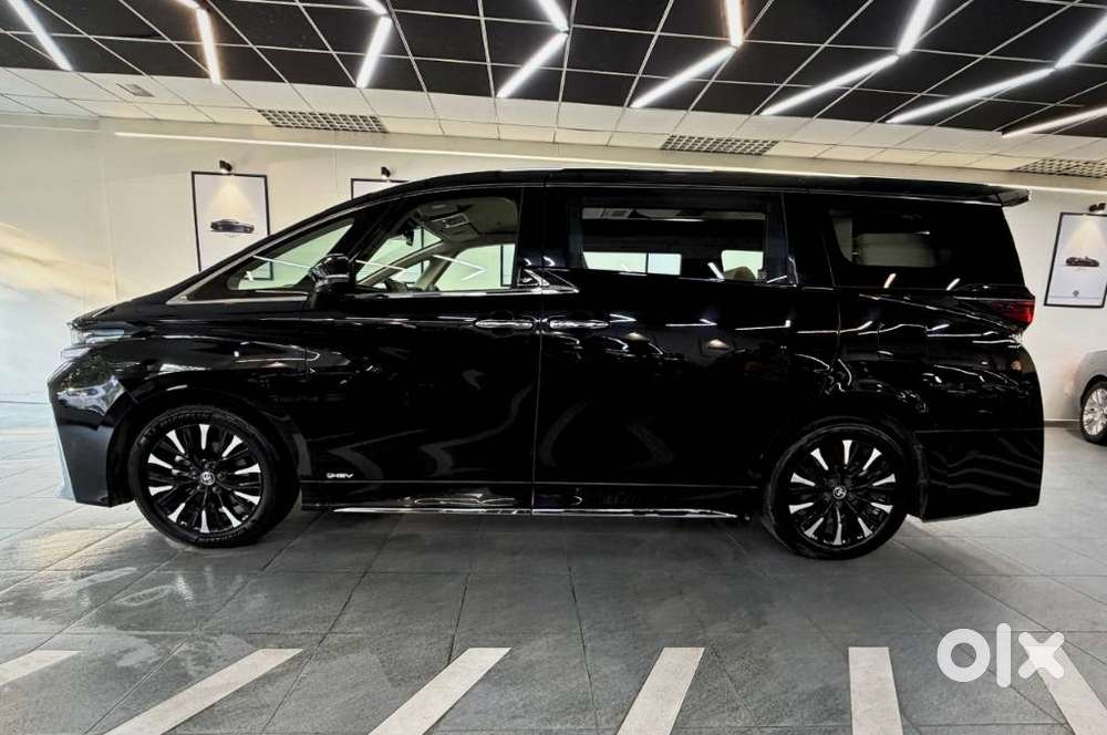 Toyota Vellfire 2.5 Executive Lounge, 2025, Petrol