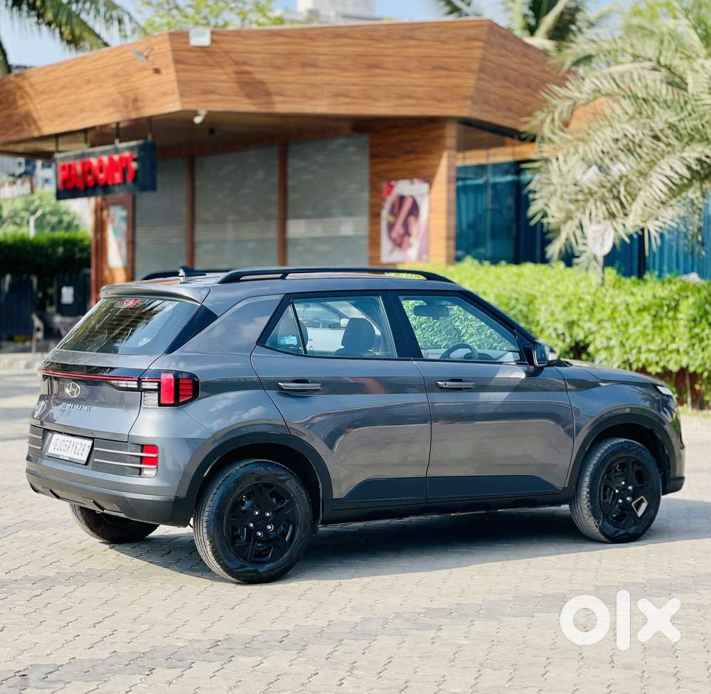 Hyundai Venue S(o) Knight Edition Mt, 2024, Petrol