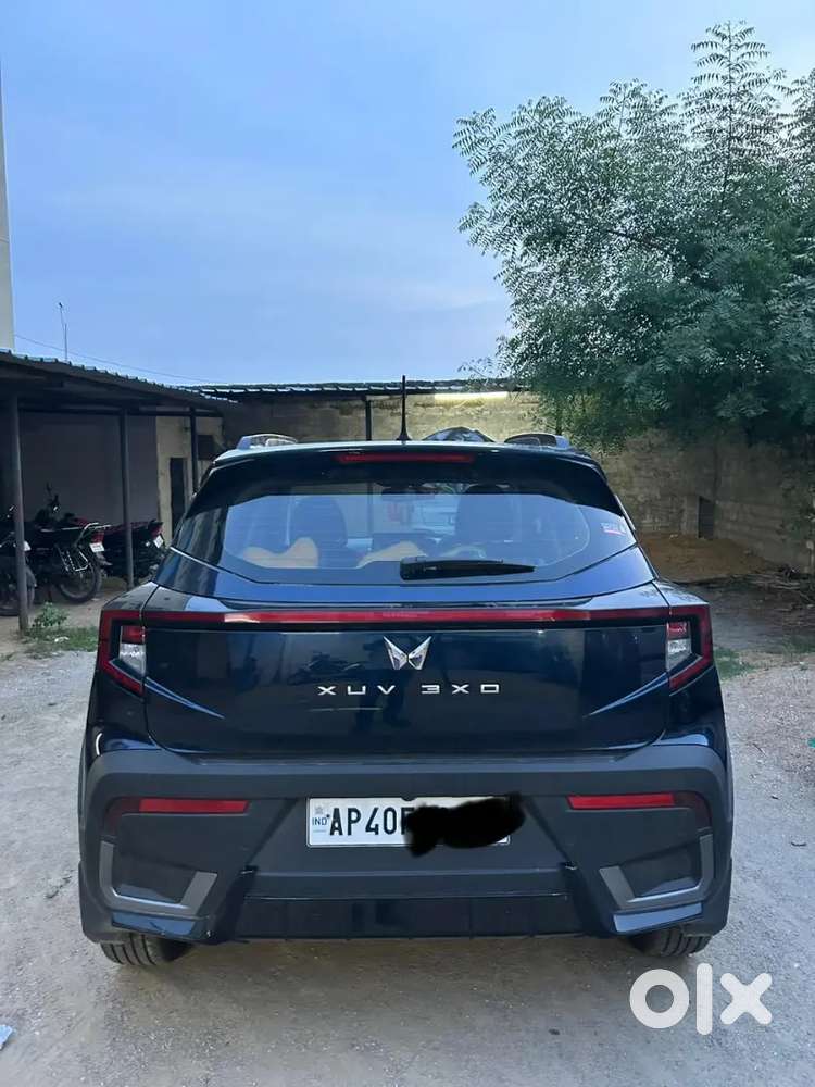 Mahindra Xuv 3xo 2025 Petrol 13781 Km Driven