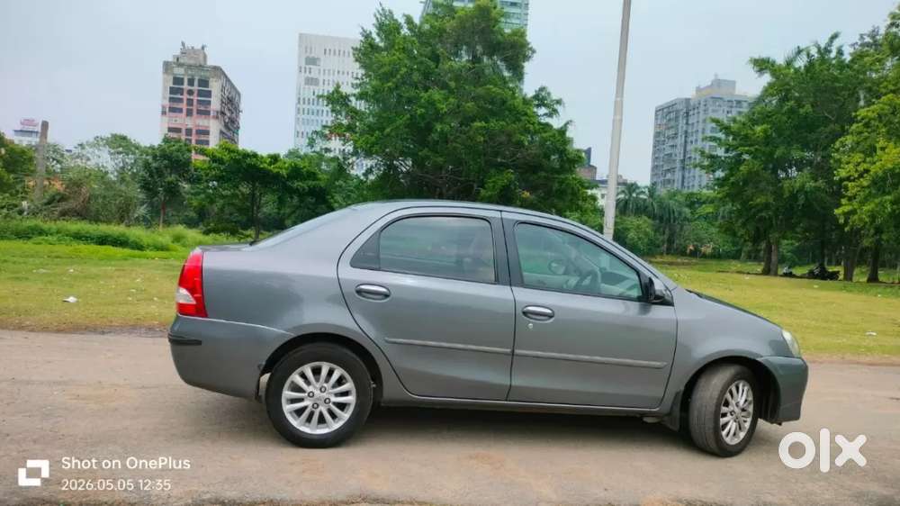 Toyota Etios 1.5 V, 2013, Petrol