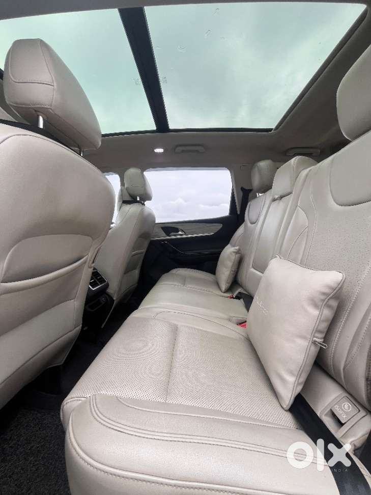 Mahindra Xuv700 2.0 Ax 7 Petrol At Luxury Pack Str, 2021, Petrol