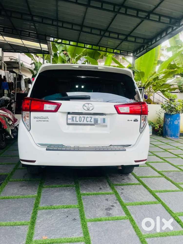 Innova Crysta 2022