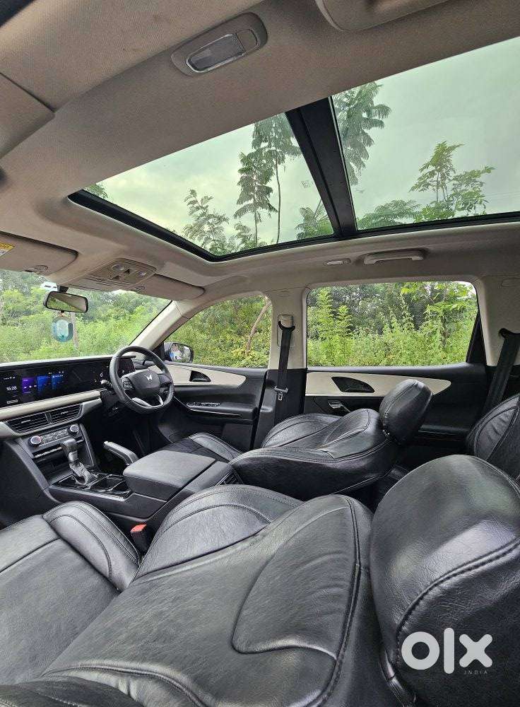 Mahindra Xuv700 2.0 Ax 5 Petrol At Str, 2022, Petrol