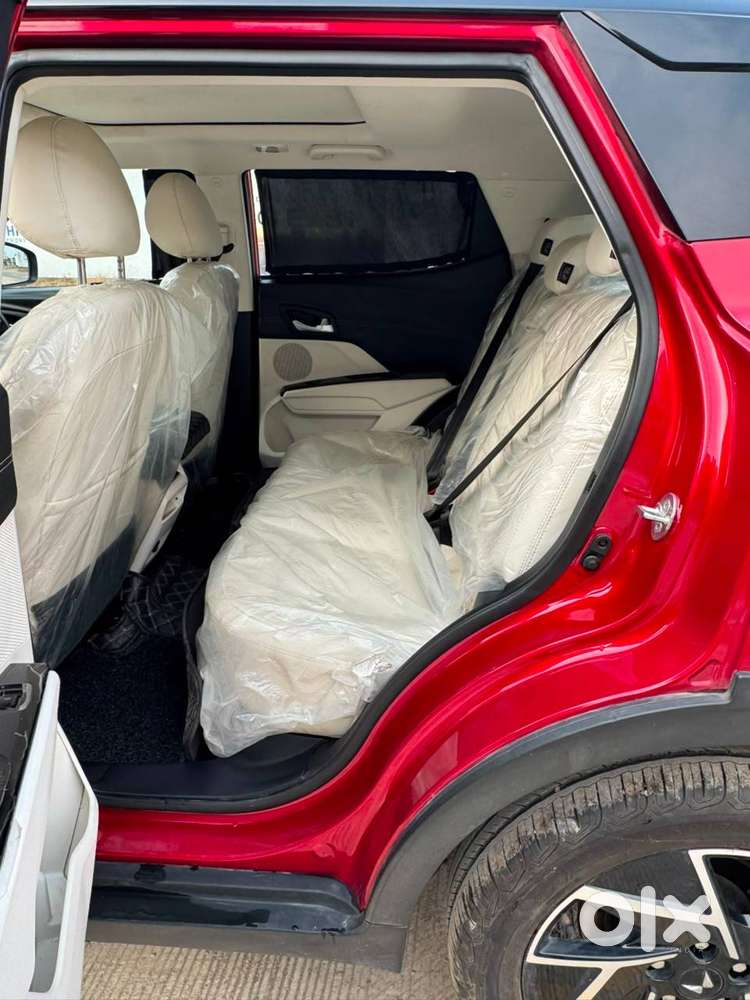 For Sale: Mahindra Xuv3xo Ax7 Diesel Mt (dual Tone)