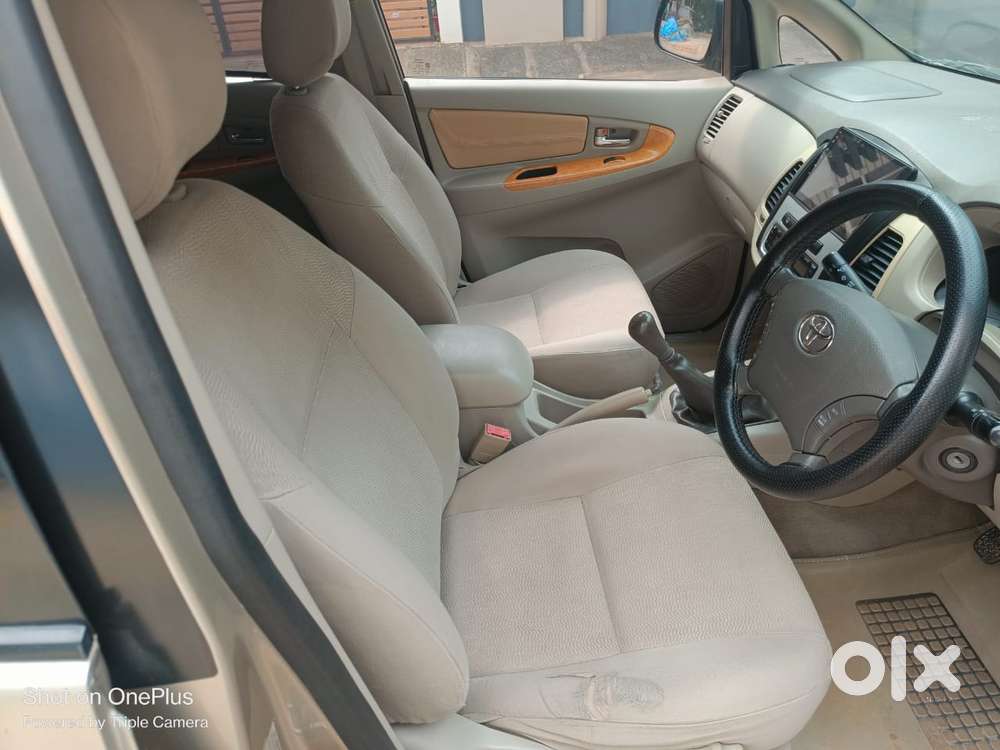 Toyota Innova 2004-2011 2.5 V Diesel 7-seater, 2009, Diesel