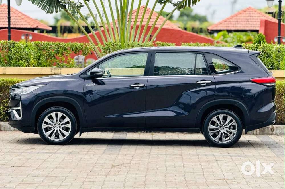 Toyota Innova Hycross, 2024, Petrol