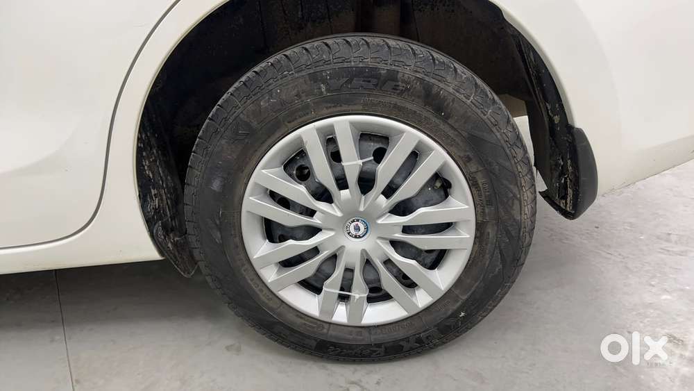 Maruti Suzuki Dzire Vxi Ags, 2022, Petrol