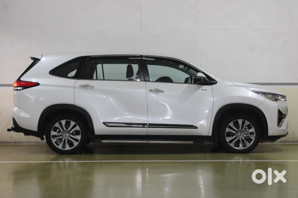 Toyota Innova Hycross 2.0 Zx Hybrid 7 Str, 2025, Petrol
