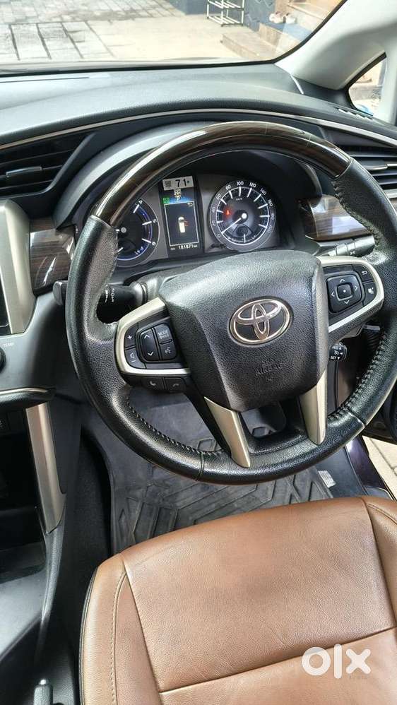 Toyota Innova Crysta 2017 Diesel Well Maintained