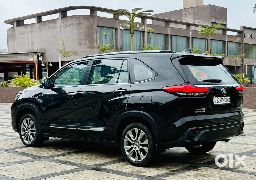 Toyota Innova Hycross 2.0 Zx Hybrid 7 Str, 2023, Petrol