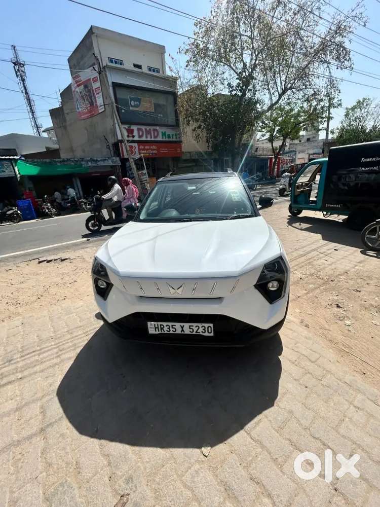 Mahindra Xuv300 2025 Petrol Well Maintained
