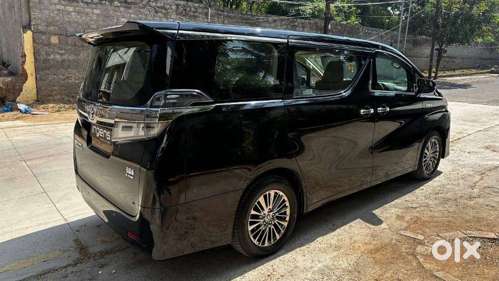 Toyota Vellfire 2.5 Executive Lounge, 2021, Petrol